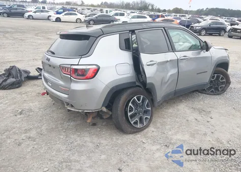 2019 Jeep Compass Trailhawk 4X4 z USA, uszkodzony, nr VIN 3C4NJDDB8KT671153